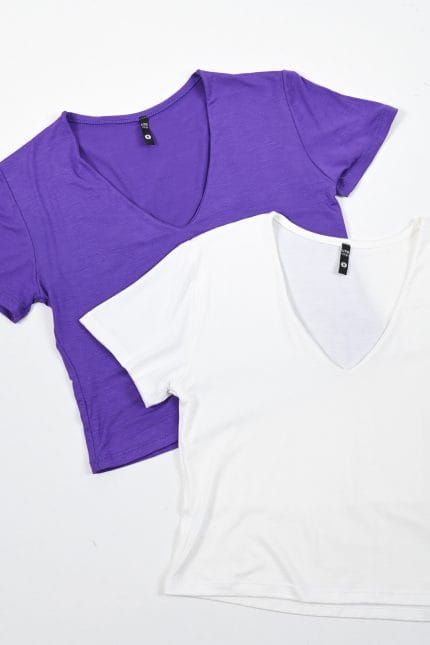 REMERA ESC V MODAL EMBOLSADO - Imagen 6