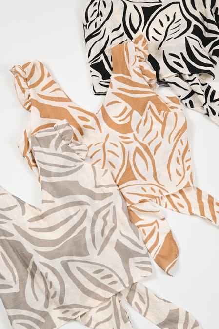 TOP ESTAMPADO C/VOLADO - Imagen 9
